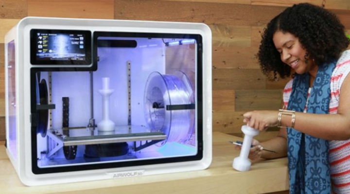 3d printers being demonstrated by a teacher for kids