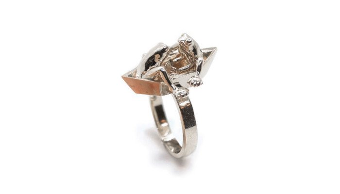 gulf stream 3d printed ring with frogs on an origami boat by anna reikher