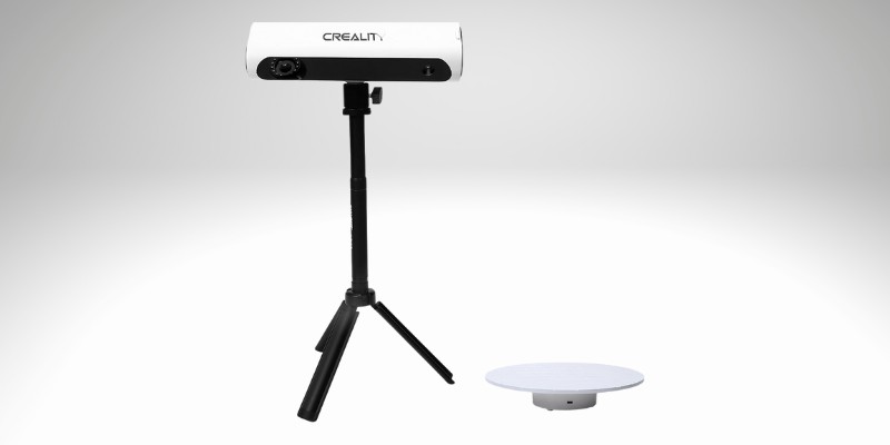 The Creality CR-Scan 01 handheld scanner on a gradient background