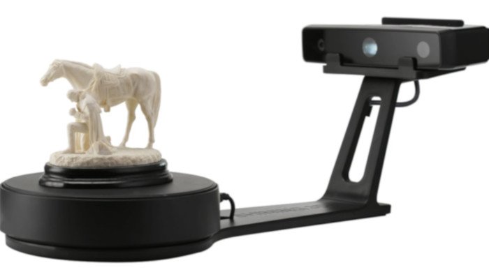 einscan se shining 3d scanning a plastic horse object