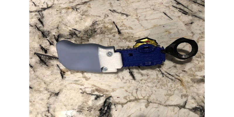 Launcher Grip for a DIY beyblade